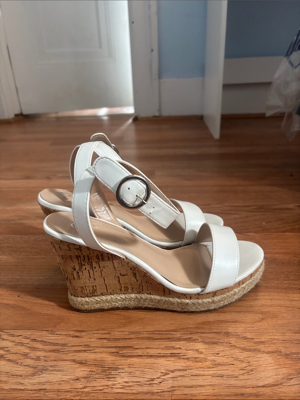 cute women’s size 9 wedges!
